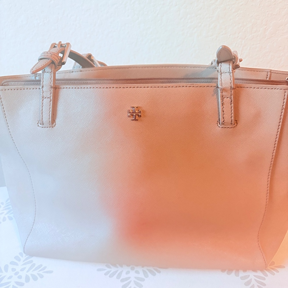 TORY BURCH York Tote in French Grey Taupe